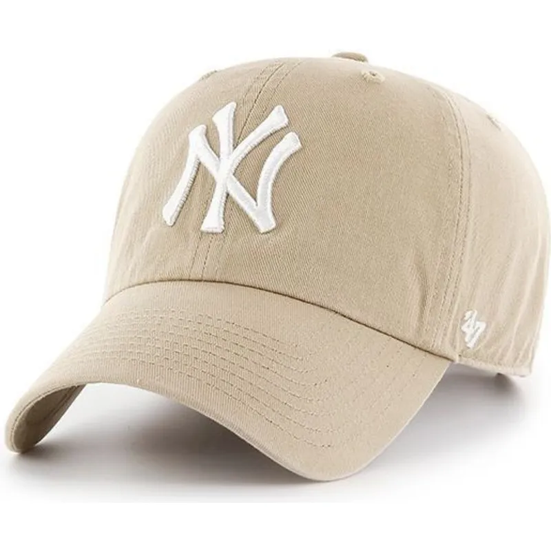 beige-gebogene-kappe-mit-weissem-logo-der-new-york-yankees-mlb-clean-up-von-47-brand
