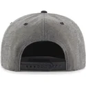 graue-snapback-kappe-mit-flachem-schirm-und-rotem-new-york-yankees-logo-mlb-double-move-captain-von-47-brand