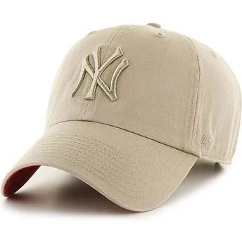 Beige gebogener Kappe mit beigem New York Yankees Logo MLB Clean Up von 47 Brand