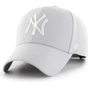 sapkak-ivelt-szurke-snapback-plata-new-york-yankees-mlb-47-brand