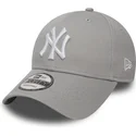 9forty-essential-verstellbare-graue-kappe-mit-gebogenem-schirm-der-new-york-yankees-mlb-von-new-era