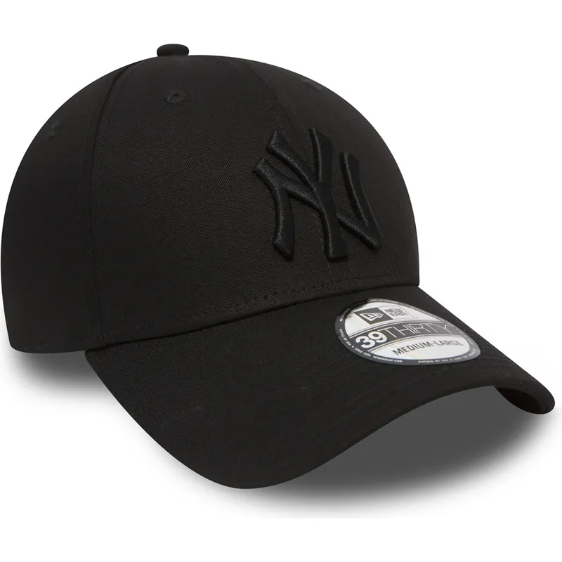 svart-kurvad-keps-med-svart-logotyp-39thirty-classic-justerad-fran-new-york-yankees-mlb-av-new-era