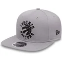 sapkak-lapos-szurke-snapback-9fifty-chain-stitch-toronto-raptors-nba-new-era