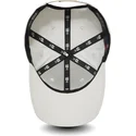 weisse-snapback-kappe-mit-gebogenem-schirm-und-bordeauxfarbenem-logo-9fifty-nylon-pre-curved-fit-der-new-york-yankees-mlb-von-ne