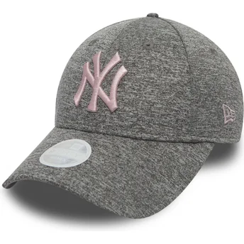 Grå justerbar kurvad keps med rosa logotyp 9FORTY Tech Jersey från New York Yankees MLB av New Era