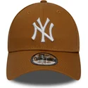 new-era-9forty-league-essential-new-york-yankees-mlb-verstellbare-kappe-mit-gebogenem-schirm-in-weizenbraun