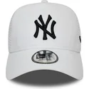 cap-ivelt-byal-snapbek-negro-essential-a-frame-new-york-yankees-mlb-new-era