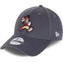 grau-gebogener-verstellbarer-9forty-character-sports-mickey-mouse-american-football-disney-cap-von-new-era