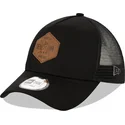 svart-truckerkeps-a-frame-9forty-heritage-patch-fran-new-era