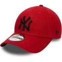 new-era-new-york-yankees-mlb-9forty-league-essential-verstellbare-rote-kappe-mit-schwarzem-logo
