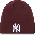 sapkak-piros-cuff-beanie-league-essential-new-york-yankees-mlb-new-era