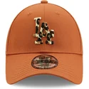 verstellbare-braune-9forty-camo-infill-kappe-der-los-angeles-dodgers-mlb-von-new-era