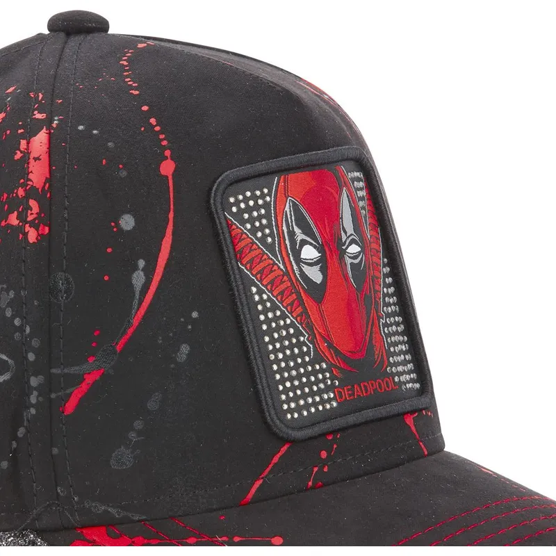 schwarze-und-rote-verstellbare-curved-cap-deadpool-tag-dea-marvel-comics-von-capslab
