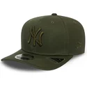 sapkak-ivelt-zold-snapback-9fifty-stretch-snap-league-essential-new-york-yankees-mlb-new-era