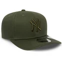 sapkak-ivelt-zold-snapback-9fifty-stretch-snap-league-essential-new-york-yankees-mlb-new-era