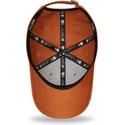 verstellbare-braune-kappe-mit-gebogenem-schirm-und-braunem-logo-9forty-league-essential-der-boston-red-sox-mlb-von-new-era