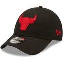 schwarze-verstellbare-kappe-mit-gebogenem-schirm-und-rotem-logo-9forty-neon-pack-von-den-chicago-bulls-nba-von-new-era