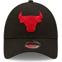 schwarze-verstellbare-kappe-mit-gebogenem-schirm-und-rotem-logo-9forty-neon-pack-von-den-chicago-bulls-nba-von-new-era