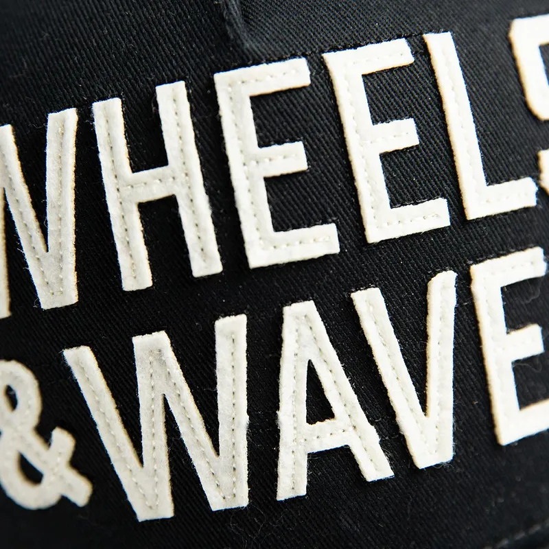 sapkak-ivelt-fekete-snapback-classic-ww22-wheels-and-waves