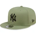 sapkak-lapos-zold-snapback-9fifty-league-essential-new-york-yankees-mlb-new-era