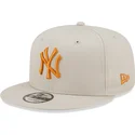 sapkak-lapos-bezs-snapback-9fifty-league-essential-new-york-yankees-mlb-new-era