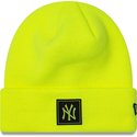 new-era-neon-team-cuff-new-york-yankees-mlb-yellow-beanie
