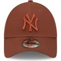 new-era-curved-brim-brown-logo-9forty-league-essential-new-york-yankees-mlb-brown-adjustable-cap