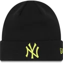 sapkak-fekete-league-essential-cuff-new-york-yankees-mlb-new-era