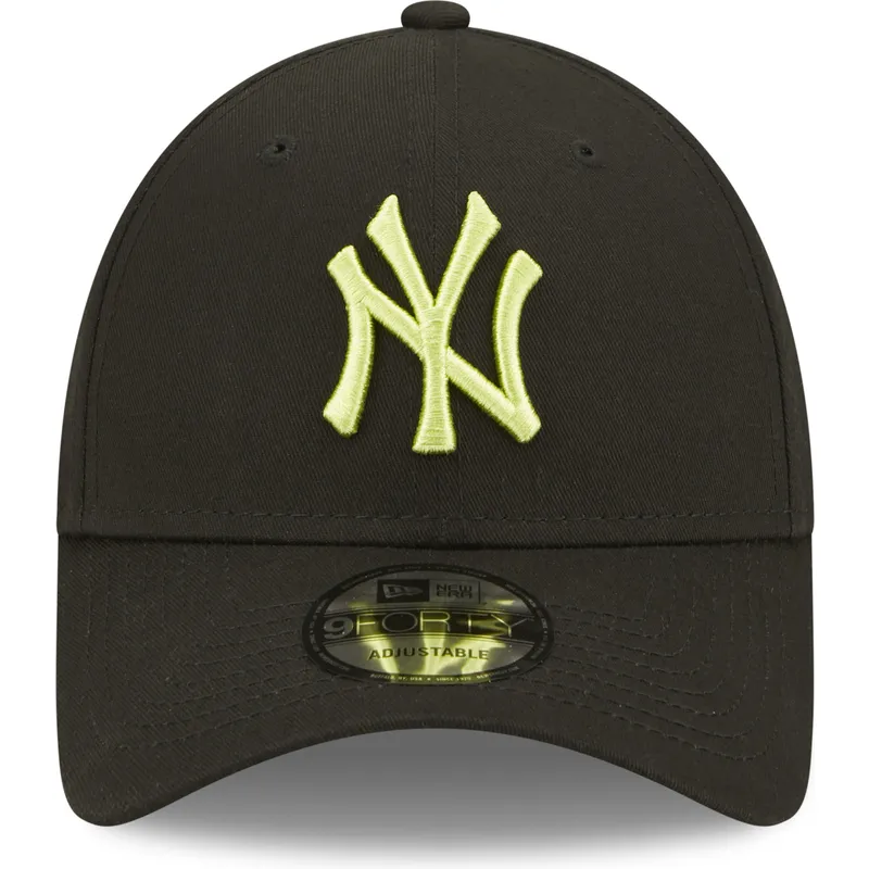 schwarze-verstellbare-curved-cap-mit-grunem-logo-9forty-league-essential-der-new-york-yankees-mlb-von-new-era
