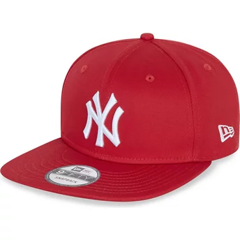 New Era Flat Brim 9FIFTY Essential New York Yankees MLB Red Snapback Cap