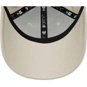 beige-verstellbare-9forty-kappe-mit-gebogenem-schirm-von-bugs-bunny-looney-tunes-von-new-era