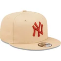 beige-snapback-9fifty-league-essential-kappe-der-new-york-yankees-mlb-von-new-era