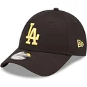 schwarze-verstellbare-kappe-mit-gebogenem-schirm-und-gelbem-logo-9forty-league-essential-der-los-angeles-dodgers-mlb-von-new-era