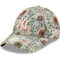 beige-verstellbare-damen-cap-mit-gebogenem-schirm-9forty-all-over-print-floral-der-new-york-yankees-mlb-von-new-era