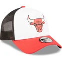 weisse-schwarze-und-rote-trucker-kappe-a-frame-team-colour-der-chicago-bulls-nba-von-new-era