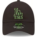 gorra-curva-negra-ajustable-con-logo-verde-9forty-neon-outline-de-los-angeles-dodgers-mlb-de-new-era