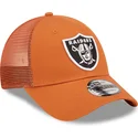 verstellbare-orangefarbene-trucker-kappe-a-frame-home-field-der-las-vegas-raiders-nfl-von-new-era