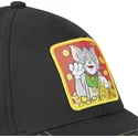 schwarze-snapback-kappe-mit-gebogenem-schirm-tom-t11-looney-tunes-von-capslab