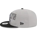 graue-und-schwarze-flache-snapback-kappe-9fifty-draft-edition-2023-von-brooklyn-nets-nba-von-new-era