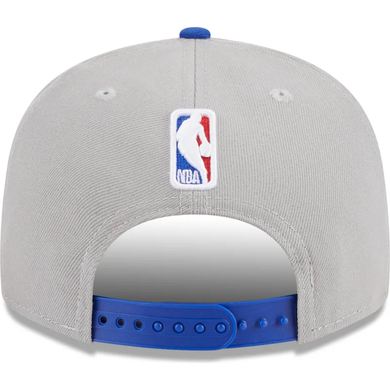 graue-und-blaue-flatcap-snapback-9fifty-draft-edition-2023-der-new-york-knicks-nba-von-new-era