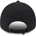 schwarze-verstellbare-9twenty-kappe-mit-gebogenem-schirm-und-heritage-pin-abzeichen-von-mclaren-racing-formula-1-von-new-era