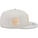 beige-flache-snapback-kappe-mit-orangefarbenem-logo-9fifty-side-patch-der-los-angeles-dodgers-mlb-von-new-era