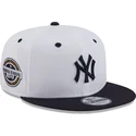 weisse-und-marineblaue-flache-snapback-kappe-mit-marineblauen-logo-9fifty-white-crown-patch-von-new-york-yankees-mlb-von-new-era