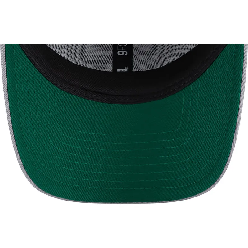 graue-verstellbare-curved-cap-9forty-team-side-patch-der-los-angeles-lakers-nba-von-new-era