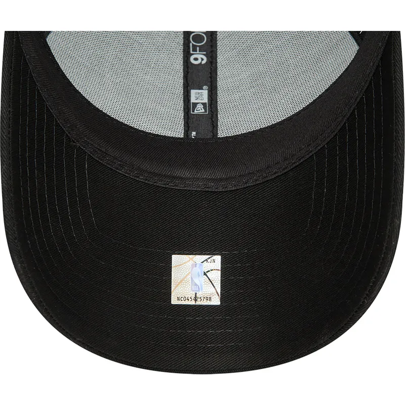 sapkak-ivelt-fekete-allithato-9forty-metallic-badge-chicago-bulls-nba-new-era sapkak-ivelt-fekete-allithato-9forty-metallic-badge-chicago-bulls-nba-new-era