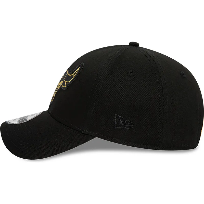 sapkak-ivelt-fekete-allithato-9forty-metallic-badge-chicago-bulls-nba-new-era sapkak-ivelt-fekete-allithato-9forty-metallic-badge-chicago-bulls-nba-new-era