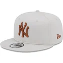 sapkak-lapos-bezs-snapback-9fifty-league-essential-new-york-yankees-mlb-new-era