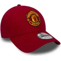 rote-verstellbare-9forty-essential-kappe-mit-gebogenem-schirm-von-manchester-united-football-club-von-new-era