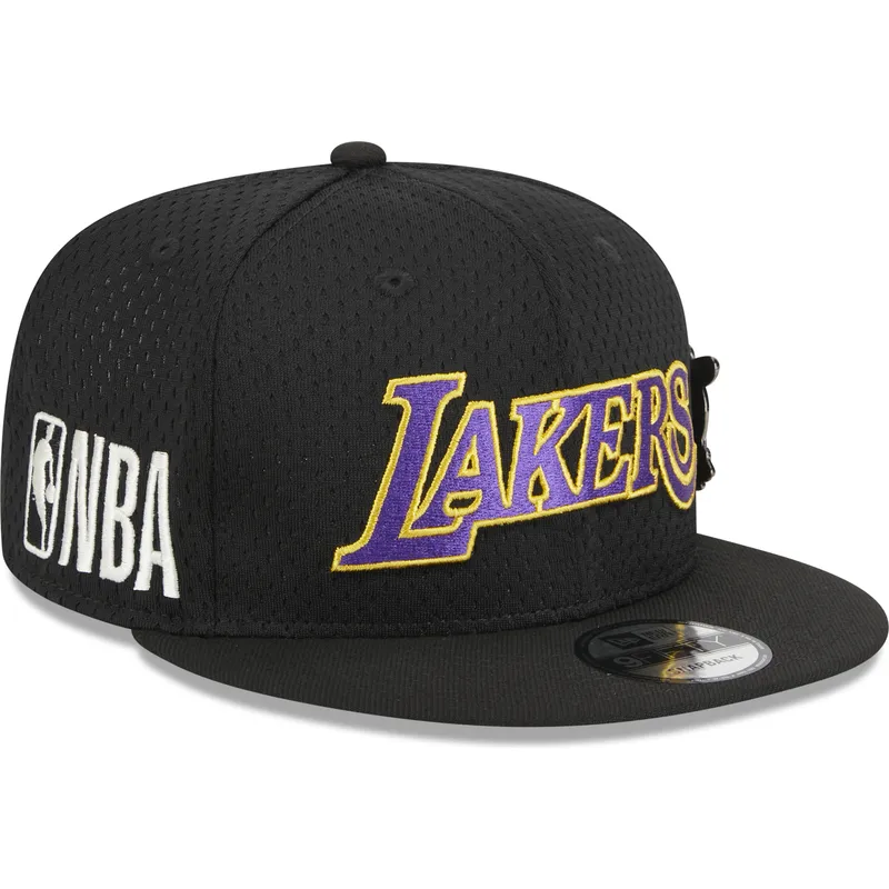 svart-platt-snapback-keps-9fifty-post-up-pin-los-angeles-lakers-nba-fran-new-era