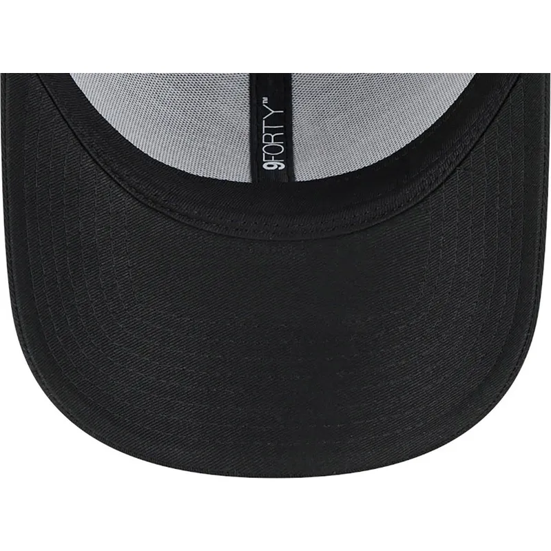 schwarze-verstellbare-kappe-mit-violettem-logo-9forty-league-essential-new-york-yankees-mlb-von-new-era